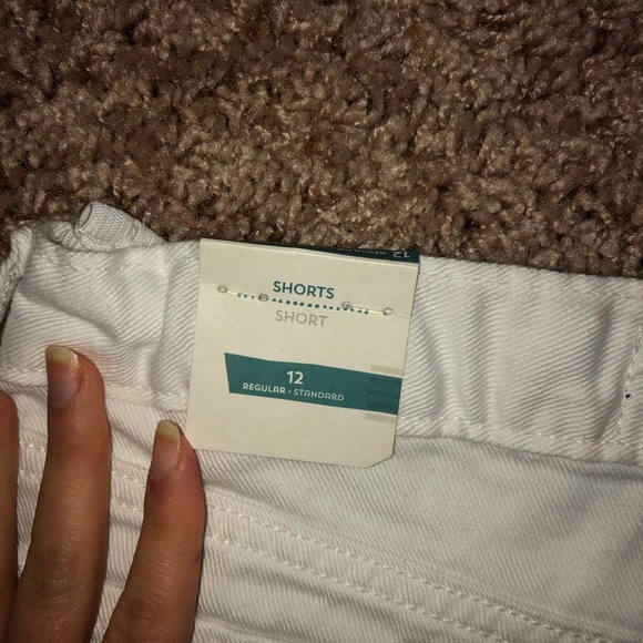 Old Navy White Jean Shorts - Picture 3 of 3